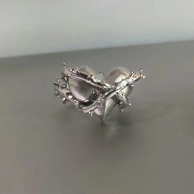 Vintage Thorns Love Heart Ring