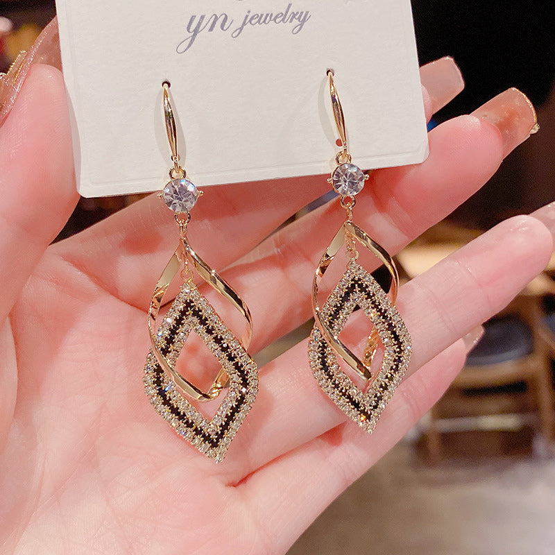Rhombus Earrings With Diamonds
