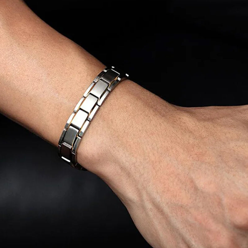 Multifunctional wristband