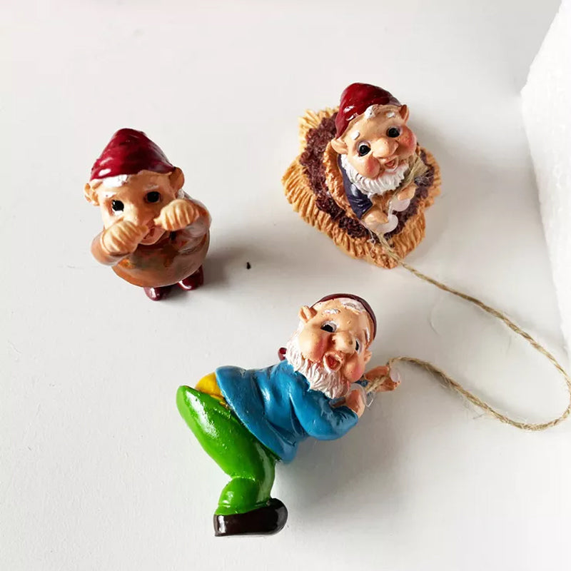 Dwarf Climbing Ornament