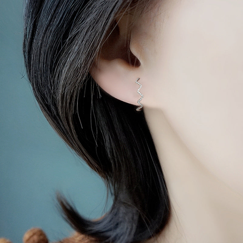 Geometric Z Wave Stud Earrings
