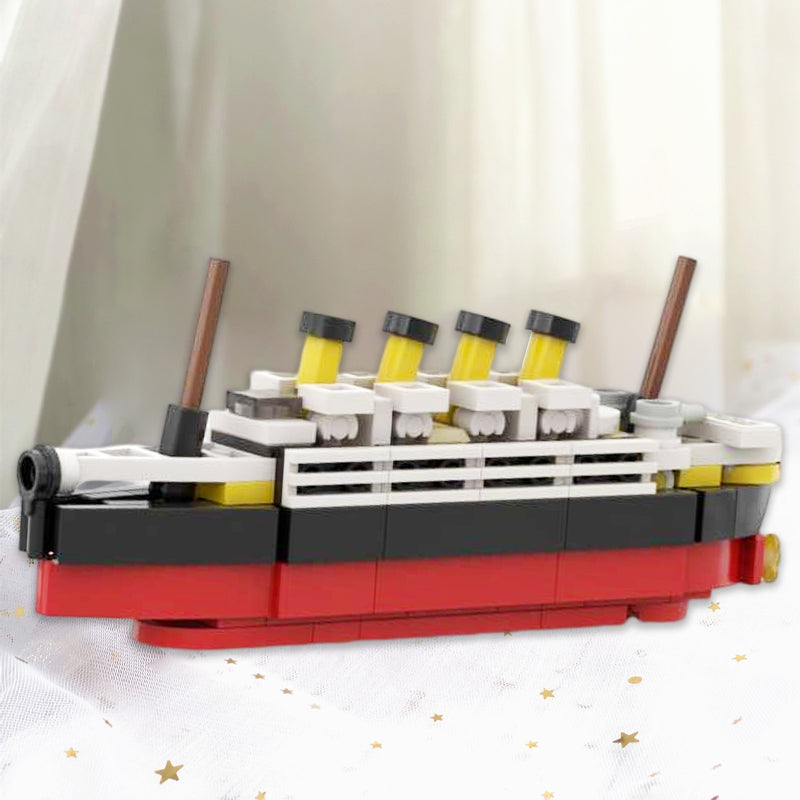 Titanic Cruise Ship Model