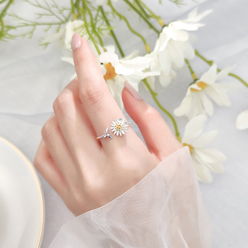 Blooming Daisy Flower Ring