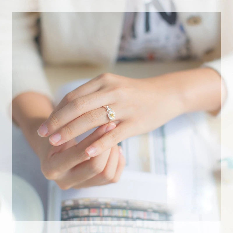Blooming Daisy Flower Ring