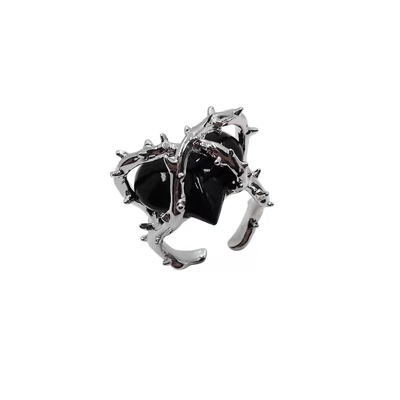 Vintage Thorns Love Heart Ring