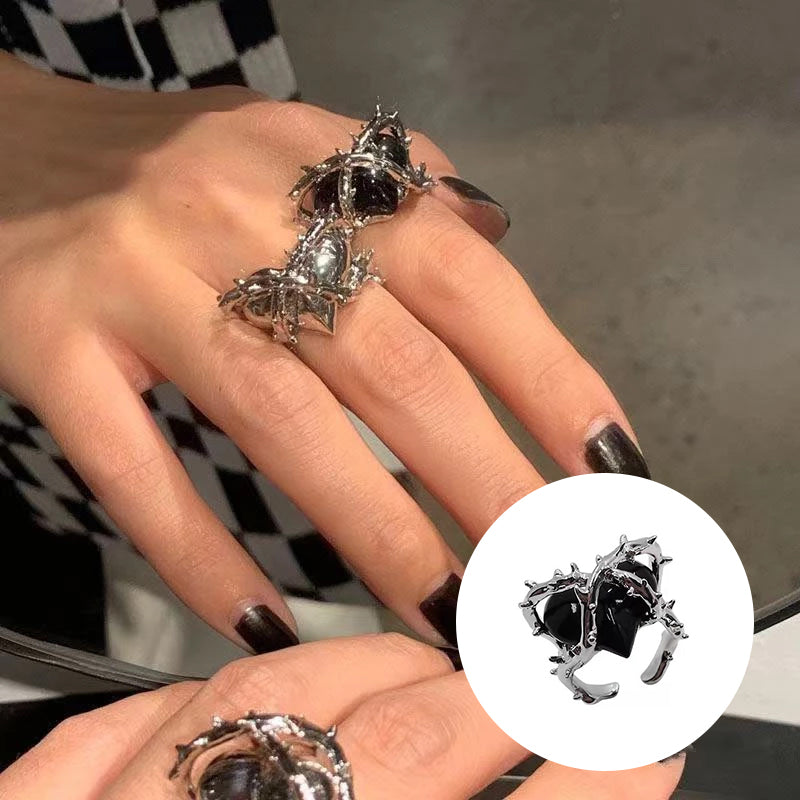 Vintage Thorns Love Heart Ring