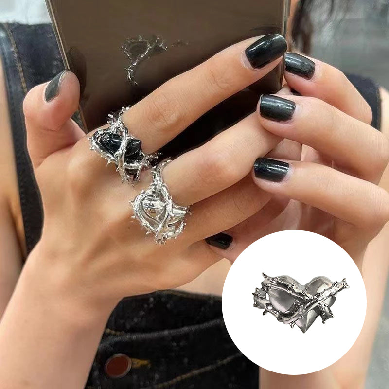 Vintage Thorns Love Heart Ring