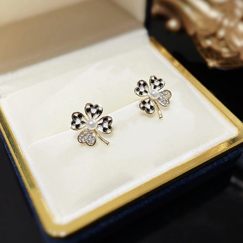 Contrasting Clover Earrings